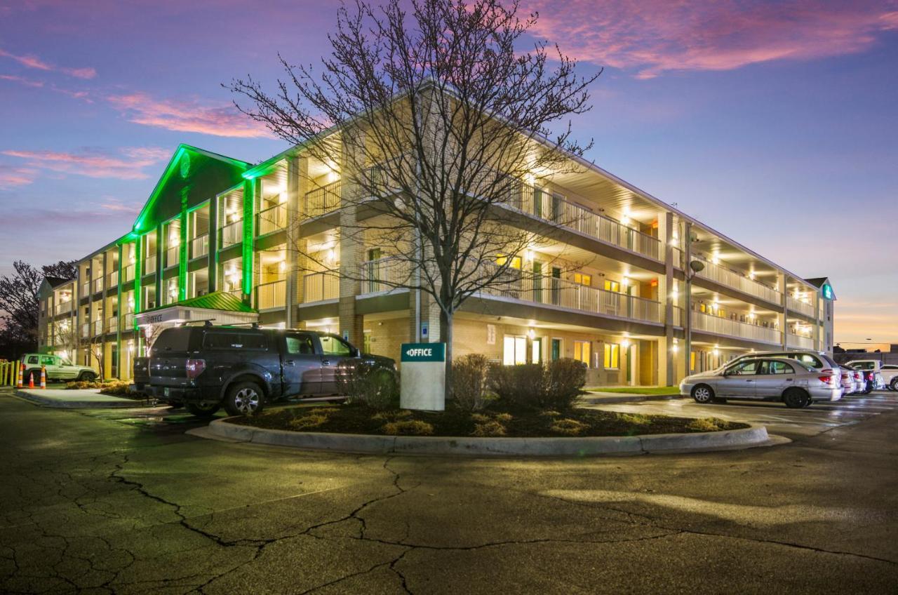 Hometowne Studios By Red Roof Detroit - Livonia Exterior foto